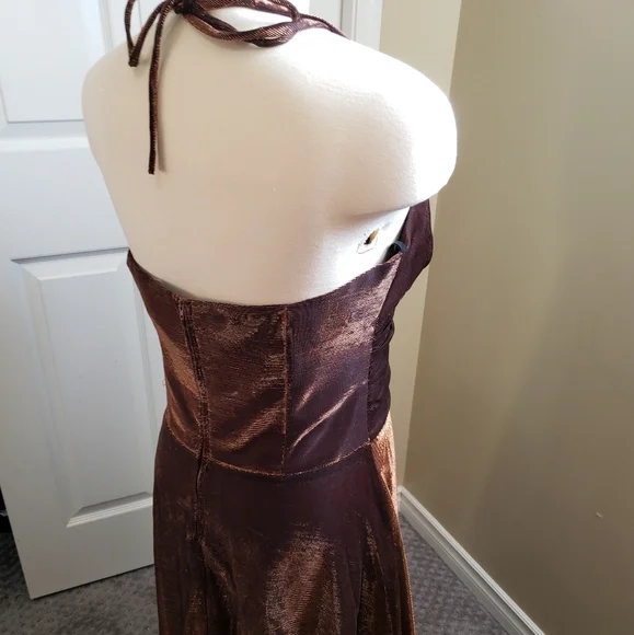 Gown - Picture 2 of 6